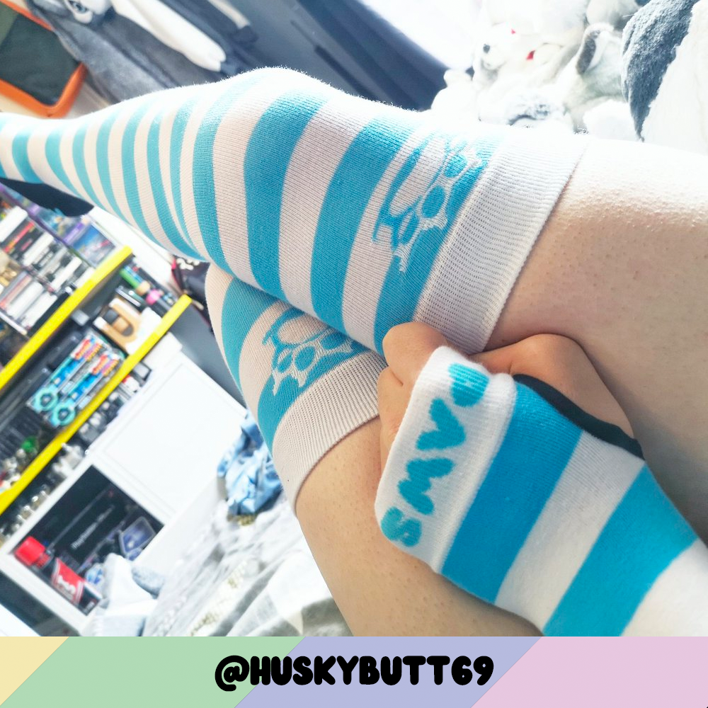 Light Blue vs White Sockies