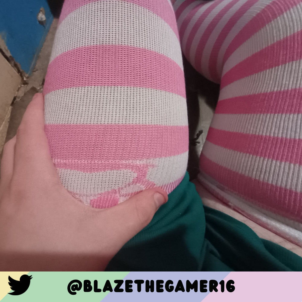 Light Pink vs White Thicc Thigh High Sockies